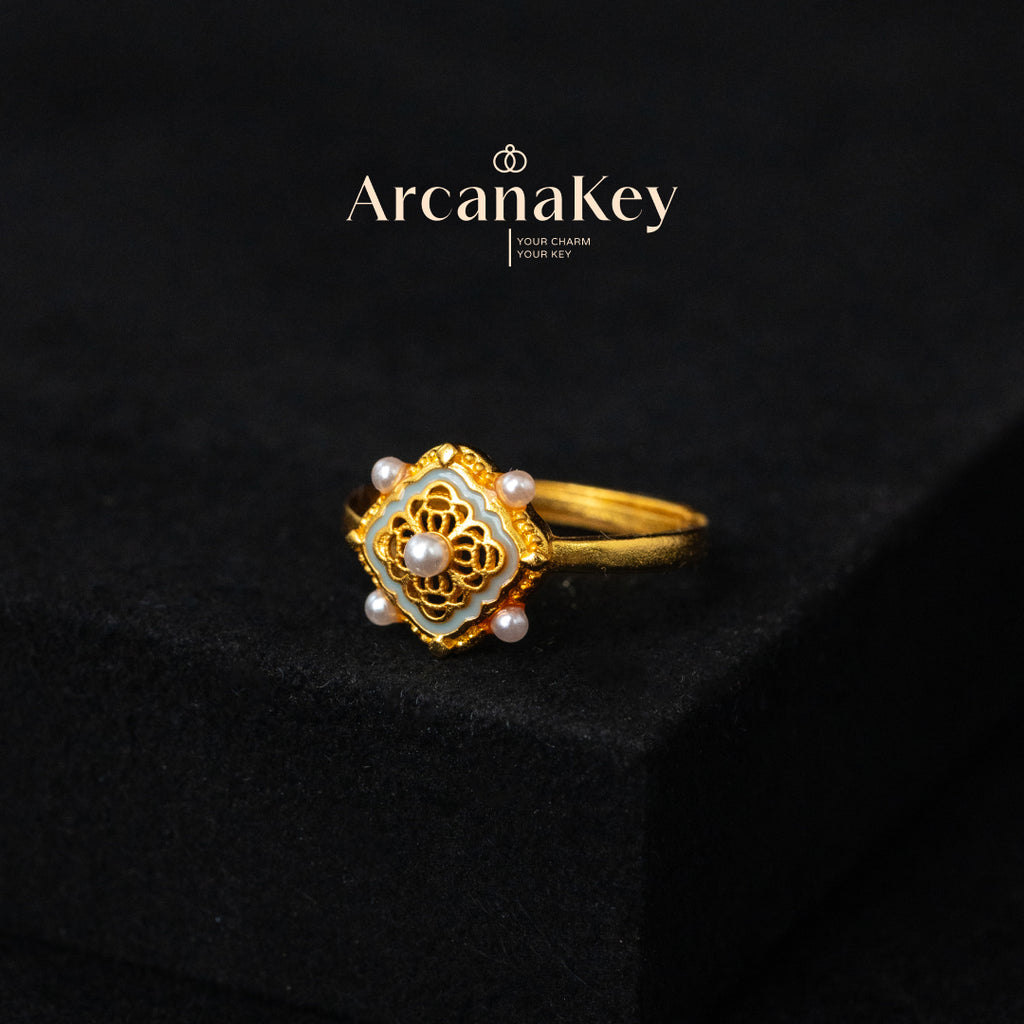 Baroque-style open ring with Ruyi-inspired shape and vintage metallic finish