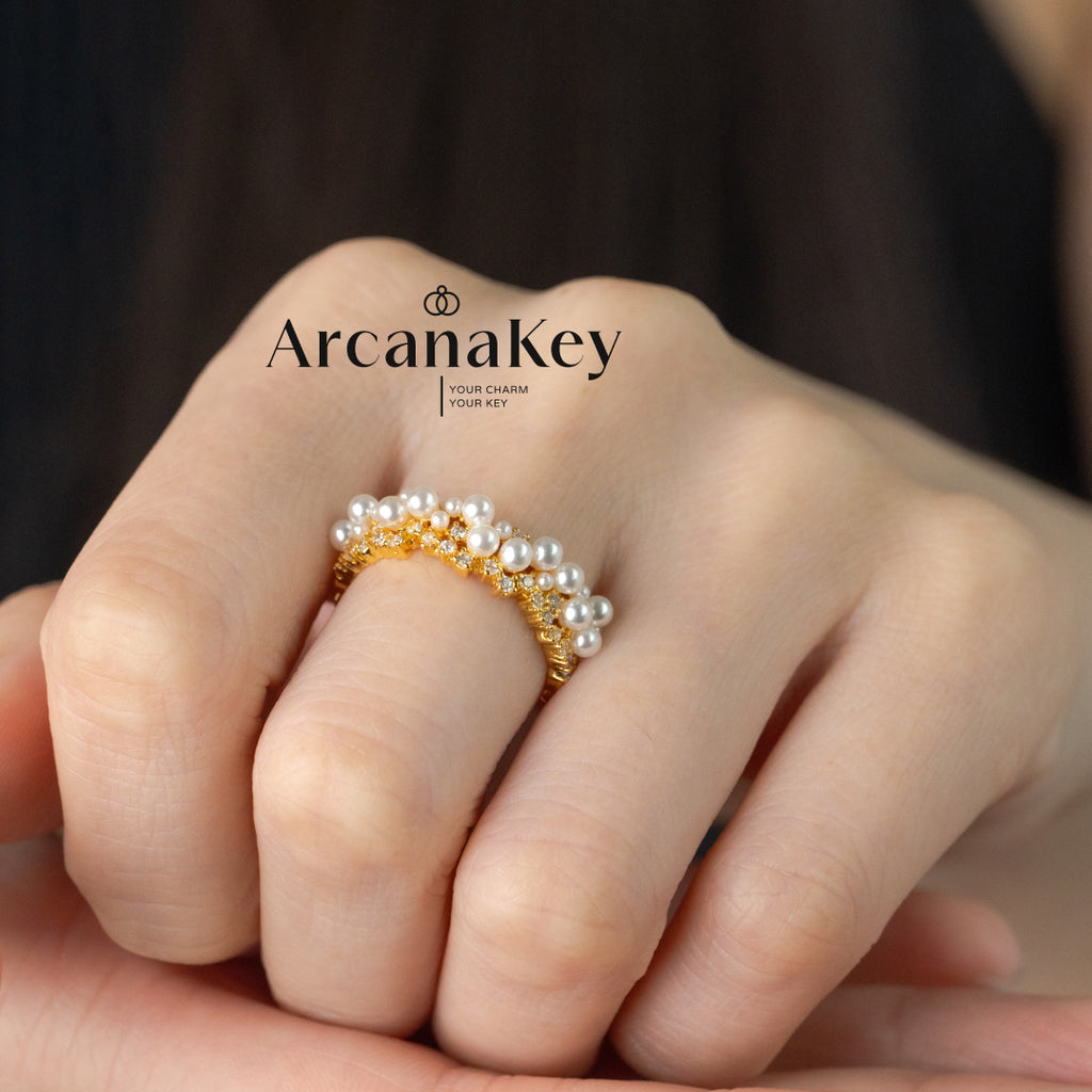 French-style popcorn open ring with elegant vibe