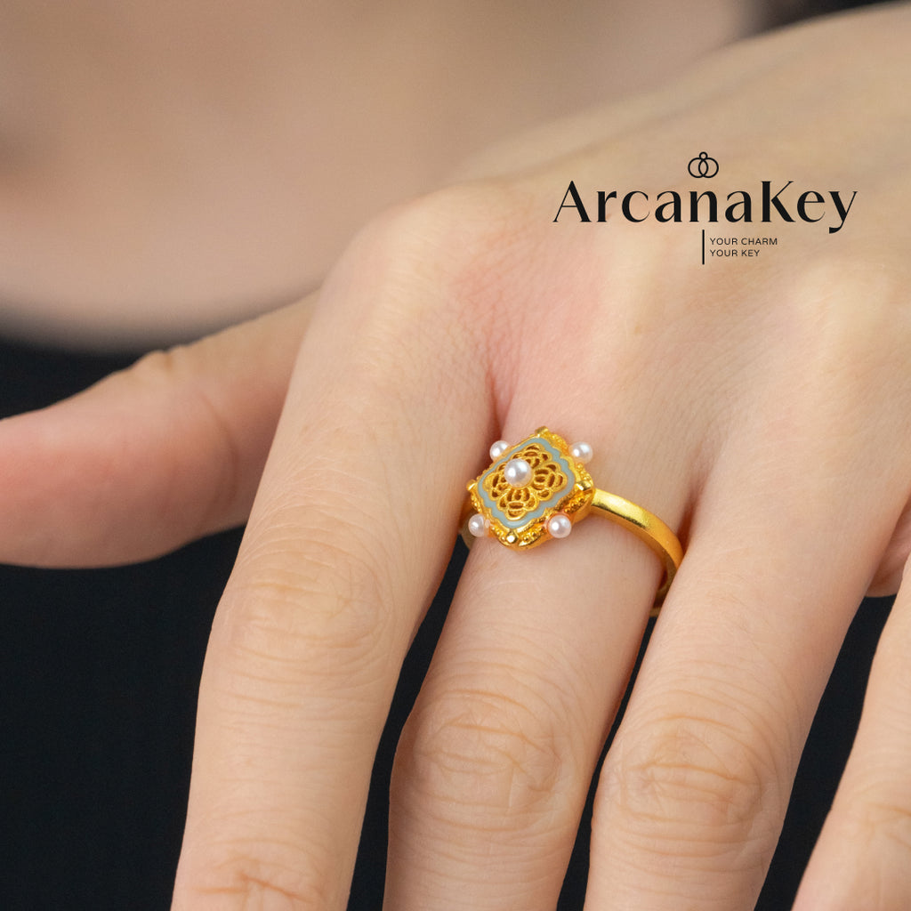 Baroque-style open ring with Ruyi-inspired shape and vintage metallic finish