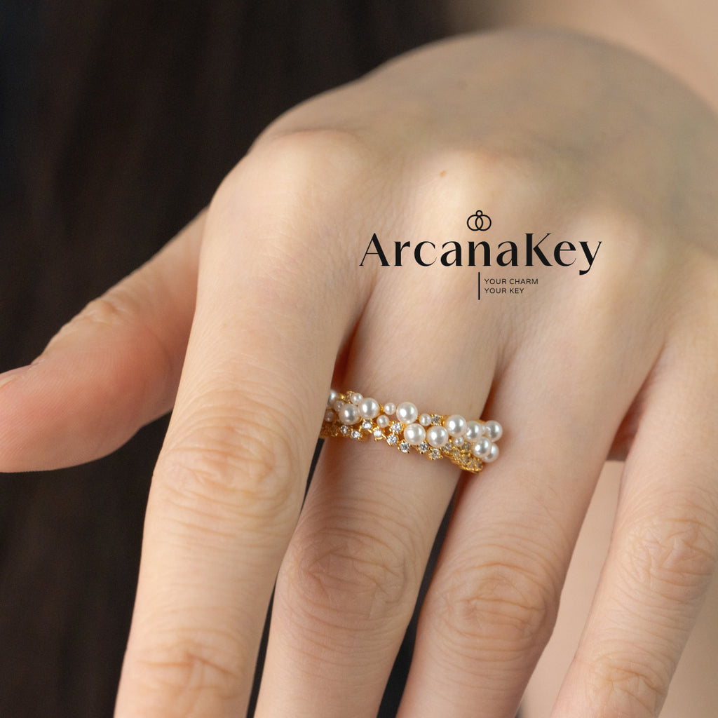 French-style popcorn open ring with elegant vibe