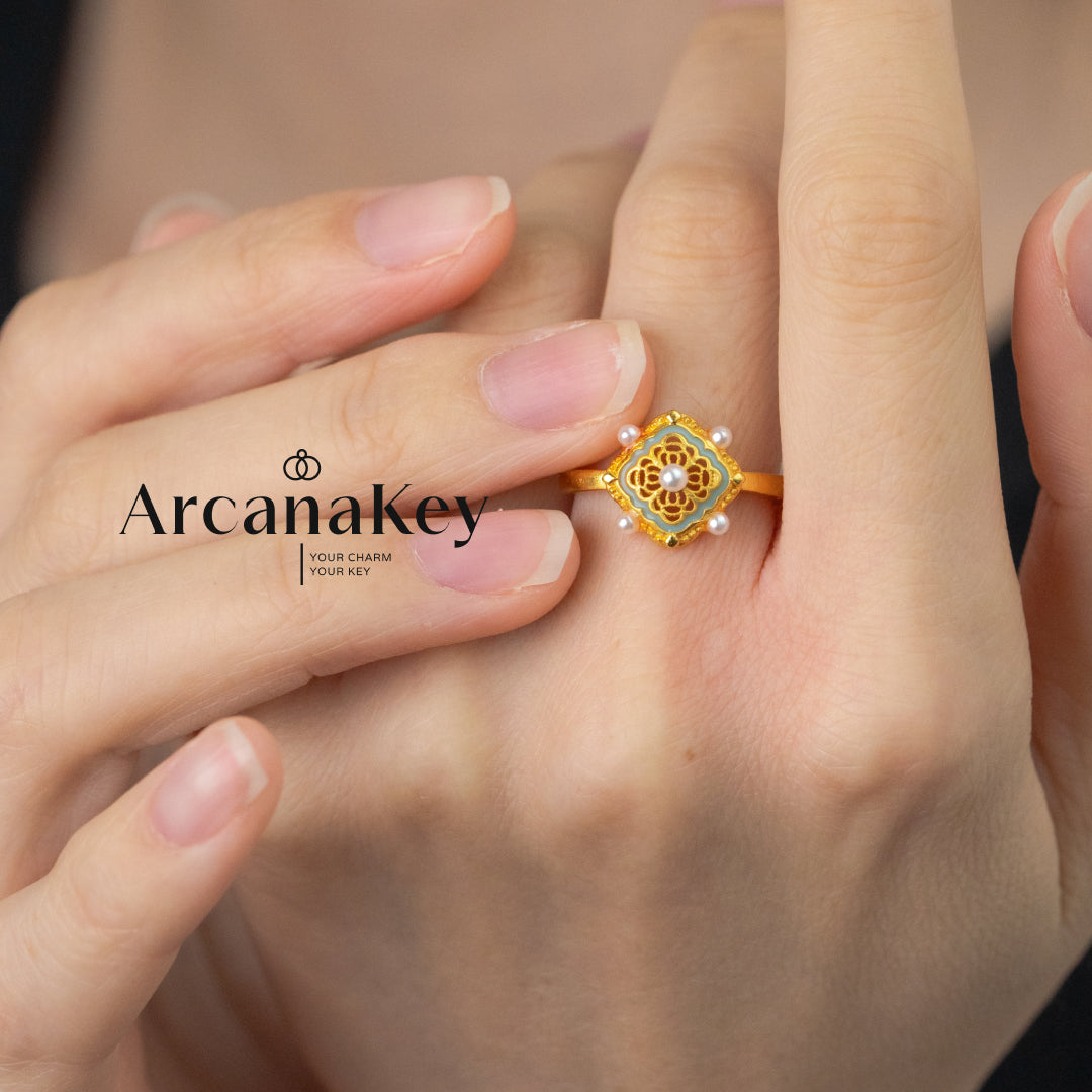 Baroque-style open ring with Ruyi-inspired shape and vintage metallic finish