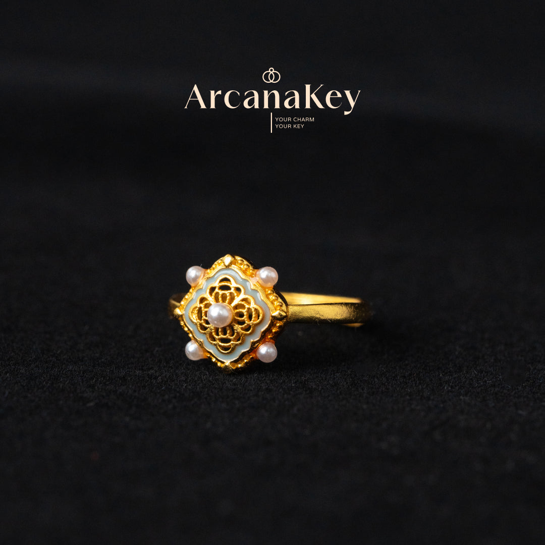 Baroque-style open ring with Ruyi-inspired shape and vintage metallic finish