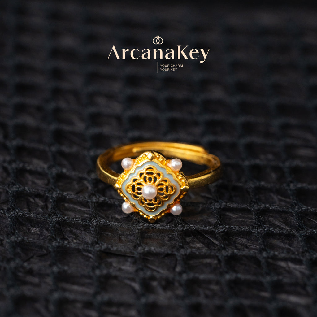 Baroque-style open ring with Ruyi-inspired shape and vintage metallic finish