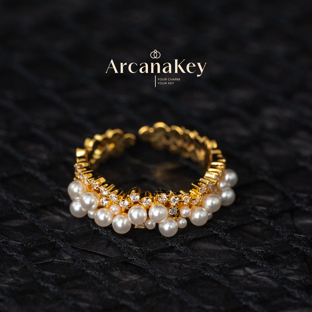 French-style popcorn open ring with elegant vibe