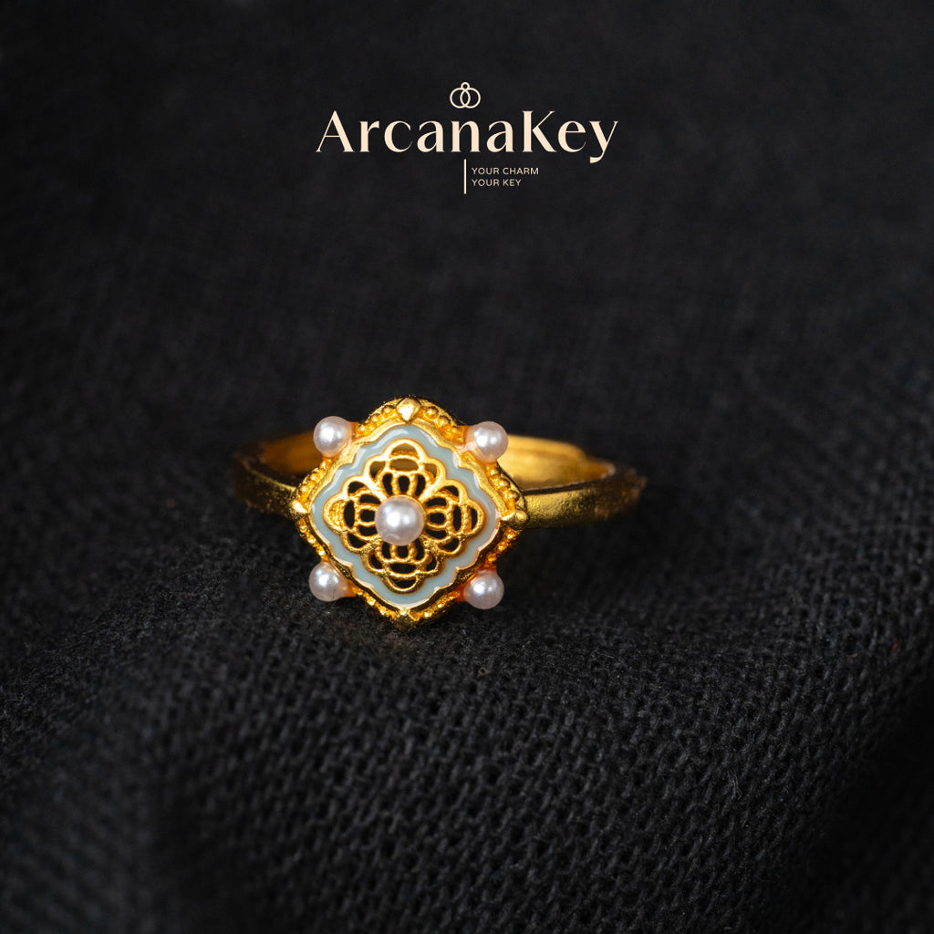 Baroque-style open ring with Ruyi-inspired shape and vintage metallic finish